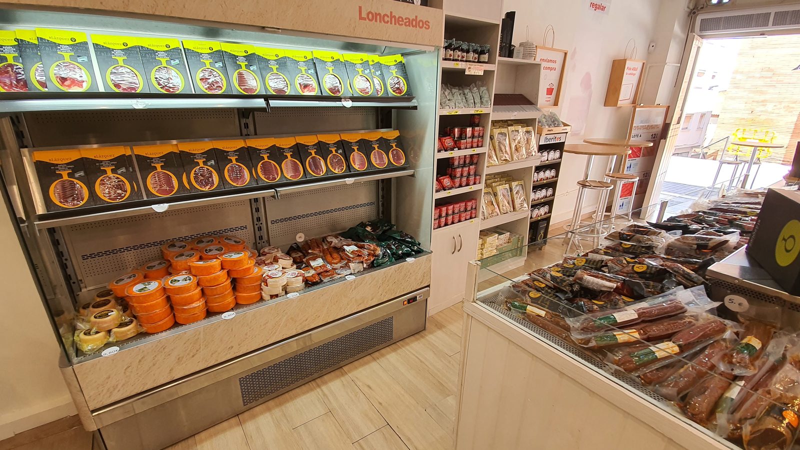Zona de productos loncheados en Ibéricos Nico